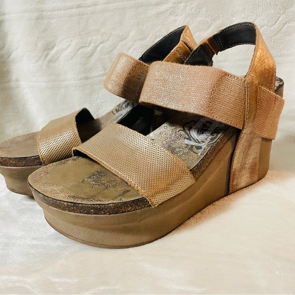 OTBT Bushnell Women’s Sz 5.5M Shoes Gold Pewter Wedge Platform Sandals Comfort - Picture 3 of 7